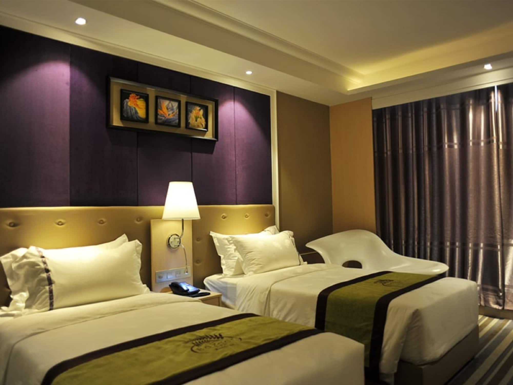 The Bazaar Hotel Бангкок Экстерьер фото