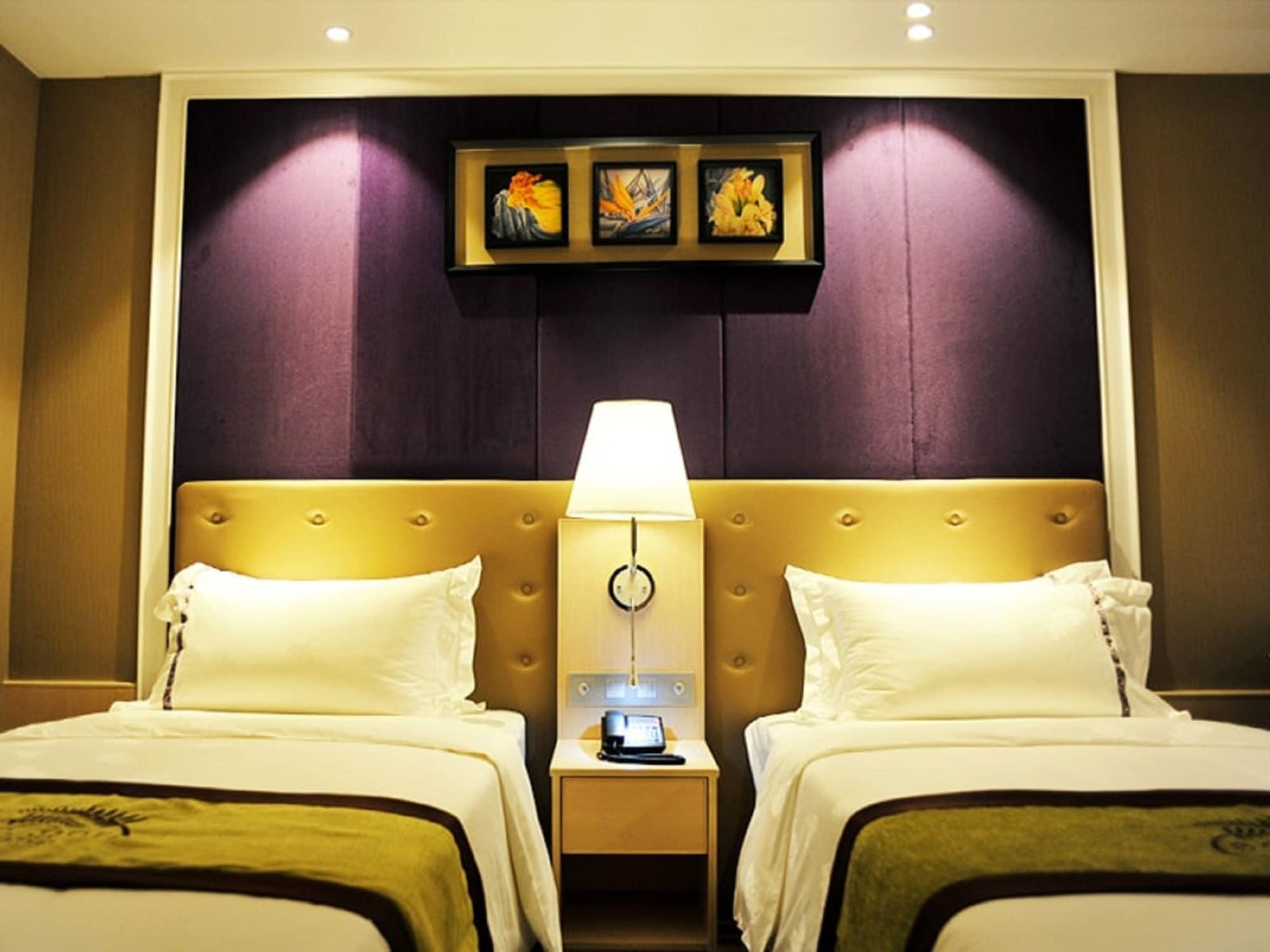 The Bazaar Hotel Бангкок Экстерьер фото