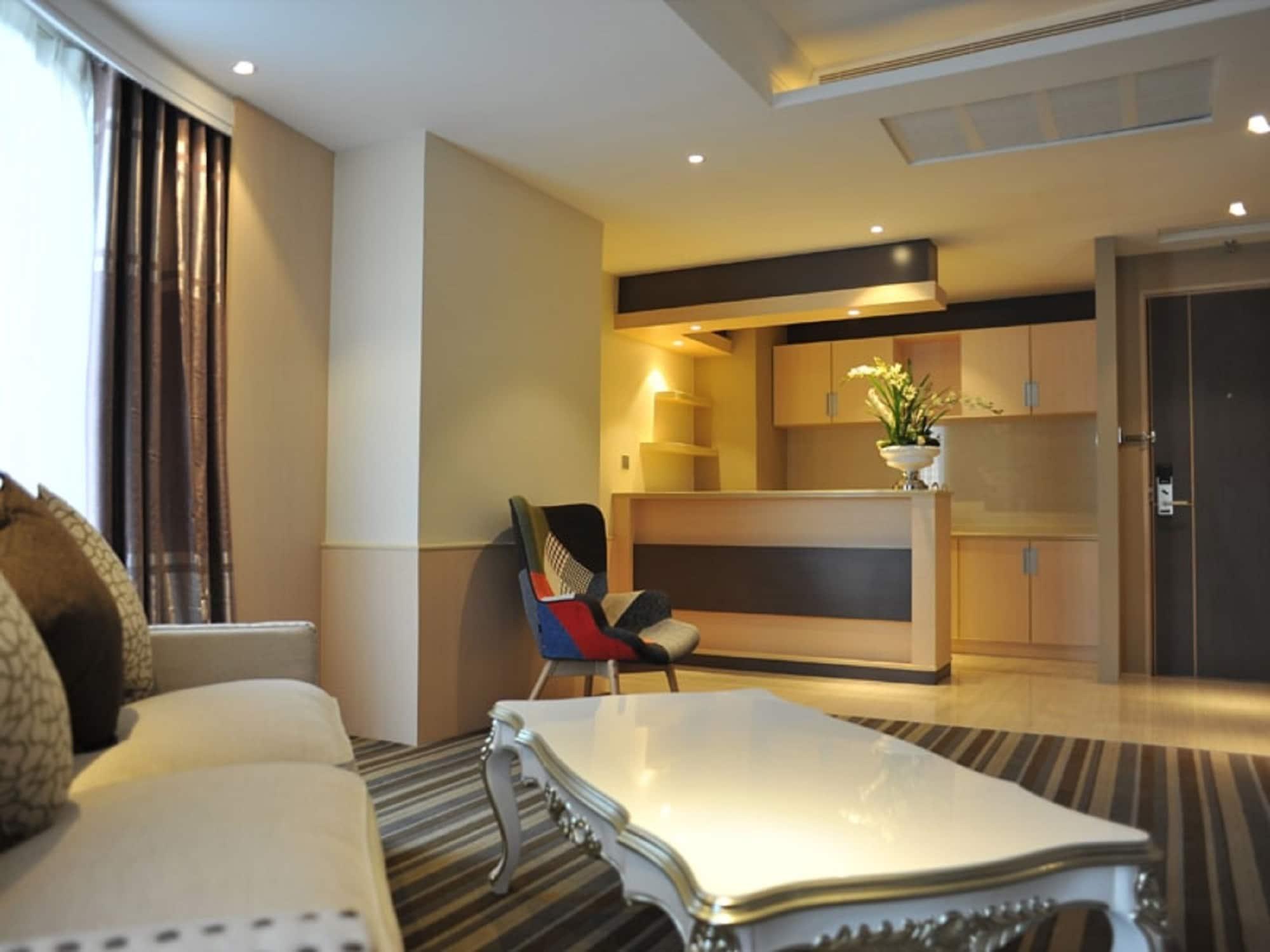 The Bazaar Hotel Бангкок Экстерьер фото