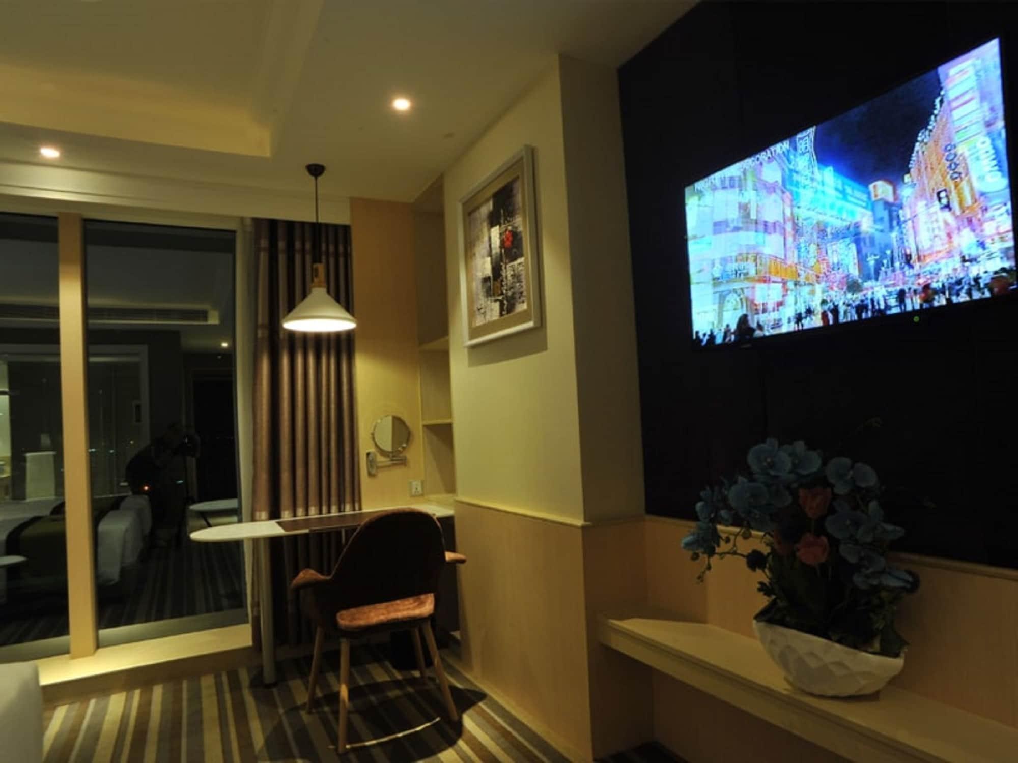 The Bazaar Hotel Бангкок Экстерьер фото