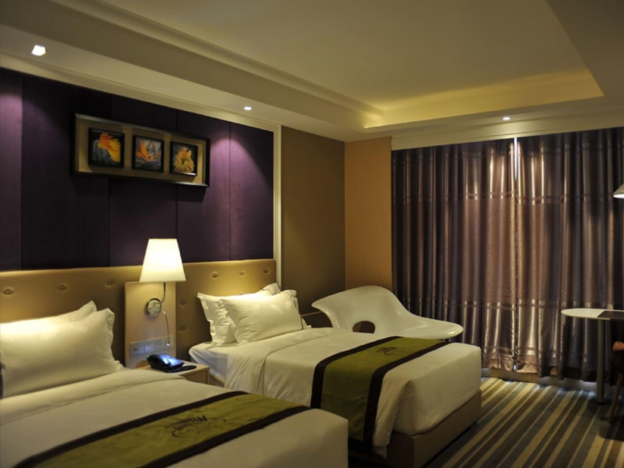 The Bazaar Hotel Бангкок Экстерьер фото