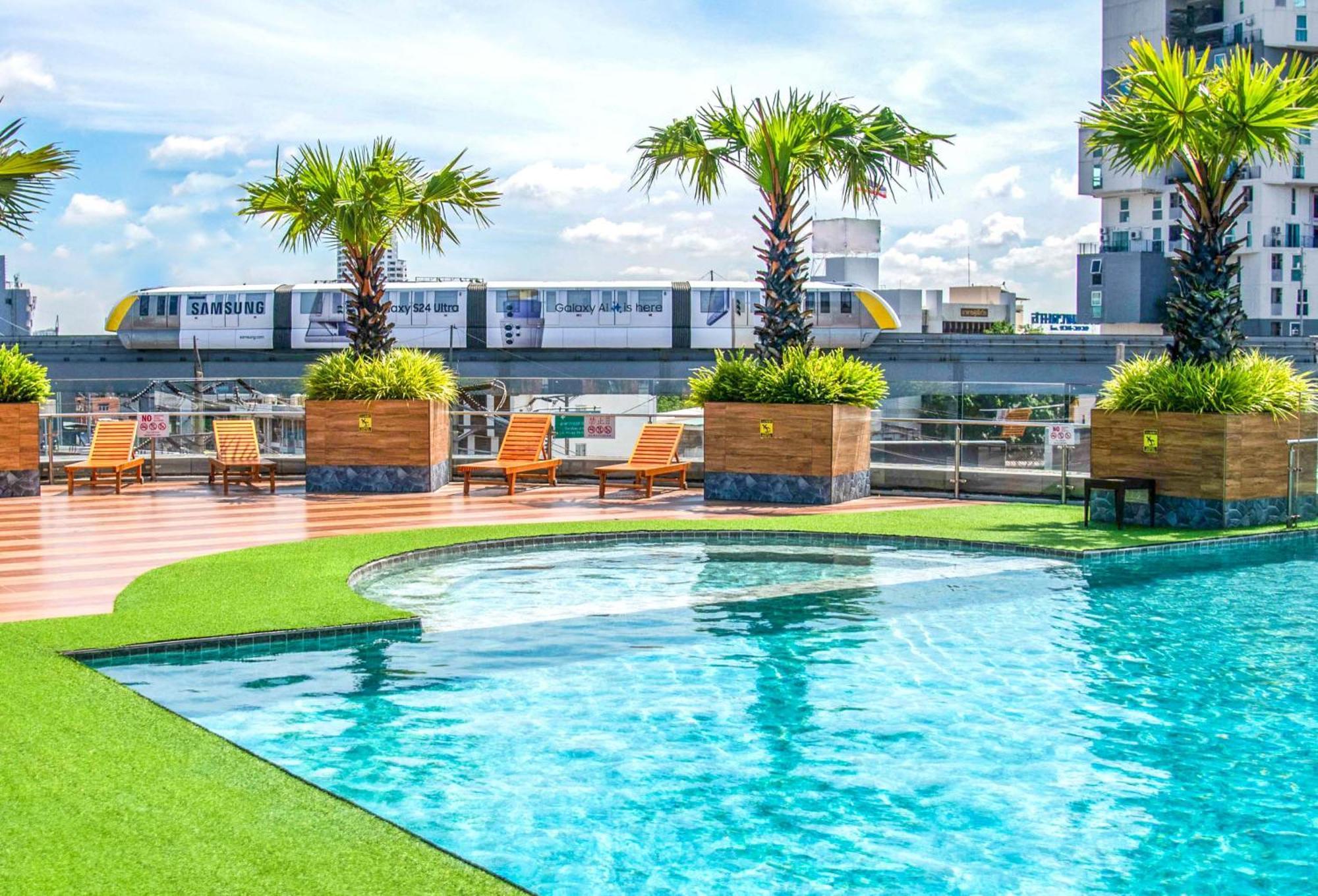 The Bazaar Hotel Бангкок Экстерьер фото