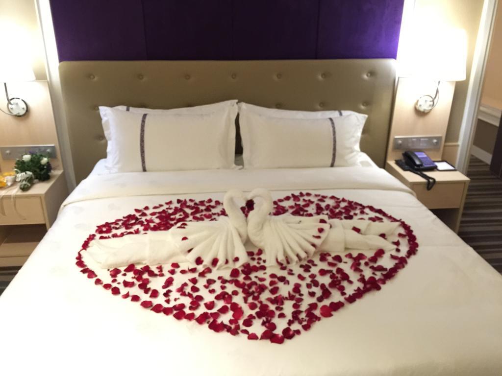 The Bazaar Hotel Бангкок Экстерьер фото